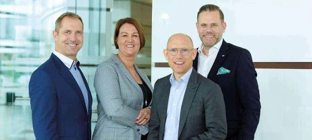 Das Embrace-Autorenteam v. l.: Rüdiger Meyer, Microsoft, Tanja Fischer, SAP, Axel Vetter, SAP, und Christian Sülzer, SAP. Die neue Partnerschaft wird aktiv und engagiert gelebt – Embrace gilt im wahrsten Sinn des Wortes!